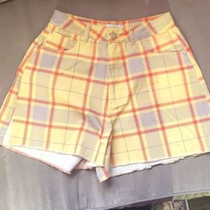 Plaid shorts with a thigh slit